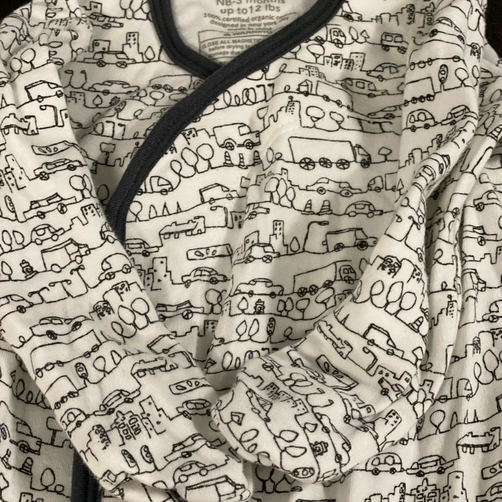 Going places organic cotton magnetic gown and hat set (hat is not in the pics)